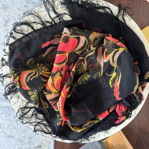 H&M scarf - Picture 3 of 3